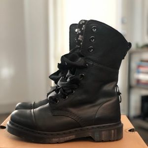 Dr. Martens Aimilita boots in black (size 7)